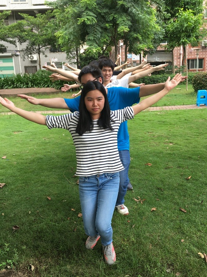 模具女生 模具女生