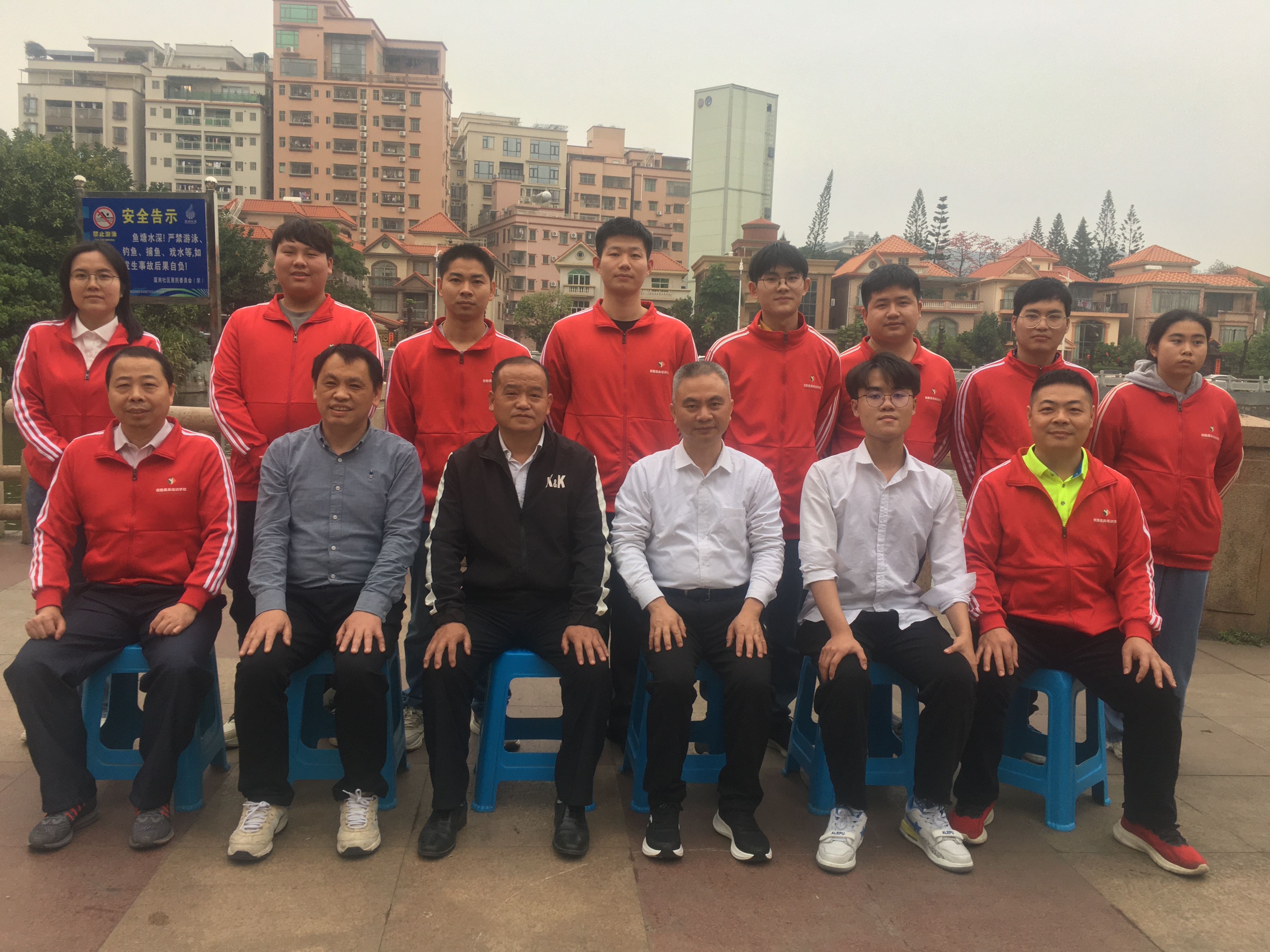 优胜模具设计专业2319-2320班毕业合影